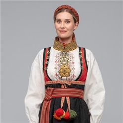 Bilde av Gammel raudtrøyebunad fra Øst-Telemark 